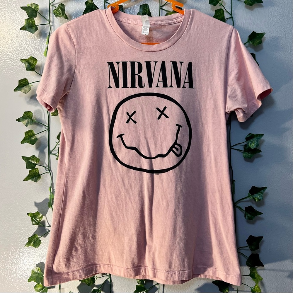 😋😋 Nirvana cute pink t-shirt medium smily face 😋😋